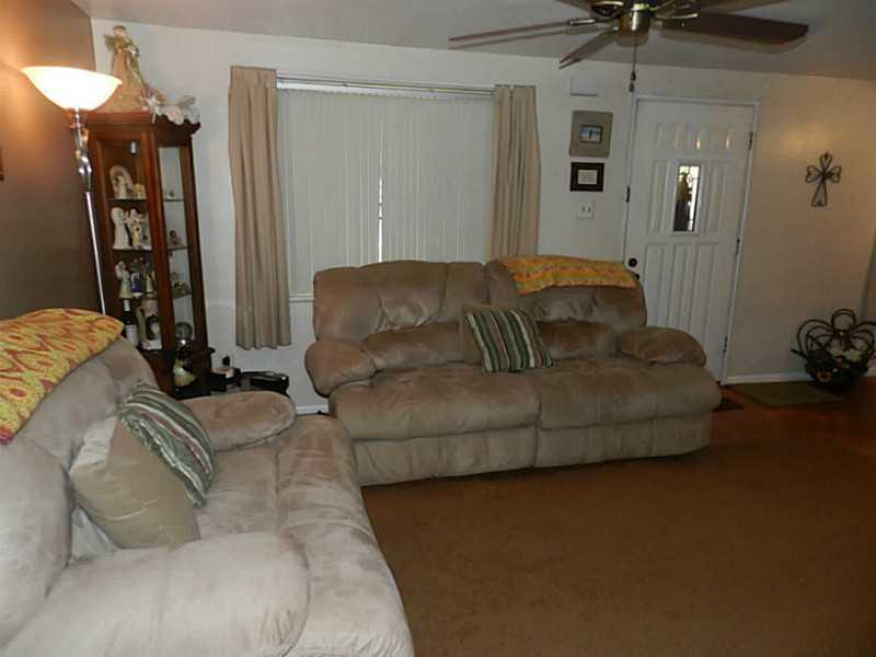 182 Castle Road Castle Shannon, PA 15234 - Photo 4 of 25 Living Room.