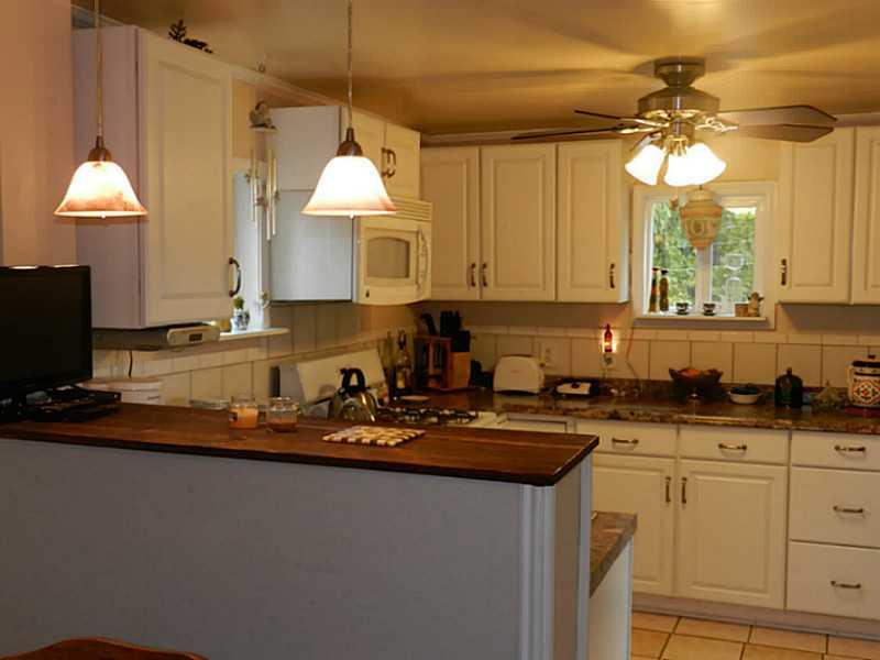 182 Castle Road Castle Shannon, PA 15234 - Photo 7 of 25 Kitchen.