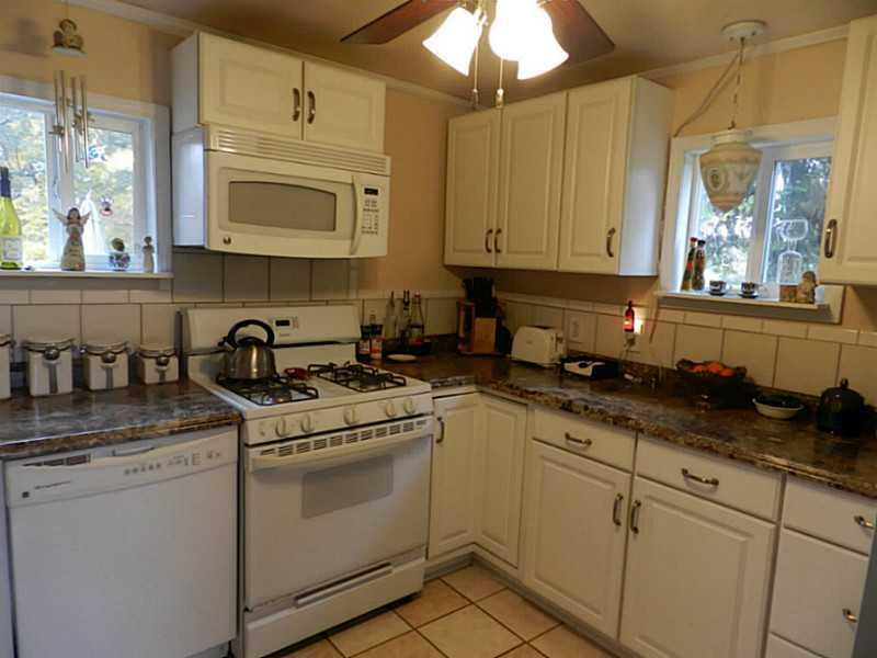 182 Castle Road Castle Shannon, PA 15234 - Photo 8 of 25 Kitchen.
