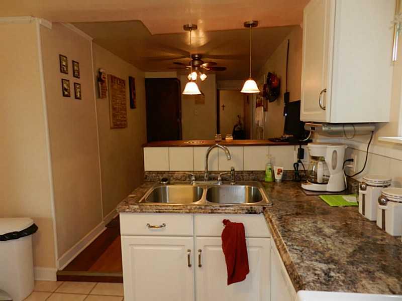 182 Castle Road Castle Shannon, PA 15234 - Photo 9 of 25 Kitchen.