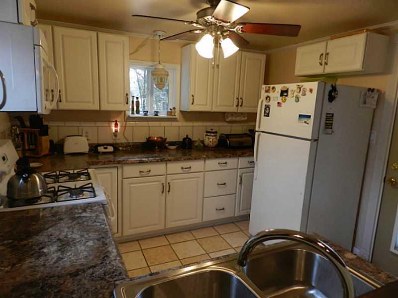 182 Castle Road Castle Shannon, PA 15234 - Photo 10 of 25 Kitchen.