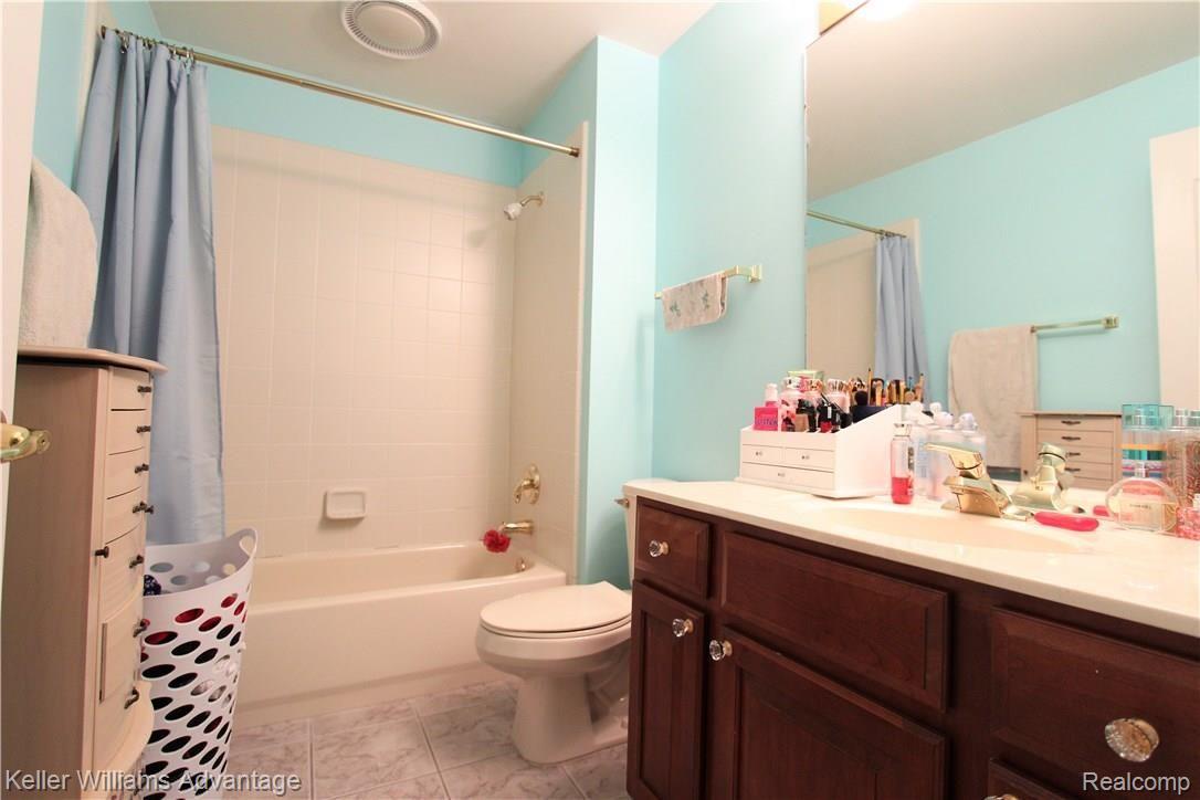 17221 Orchard Ridge Road Northville, MI 48168 - Photo 30 of 42 Bath3.jpg