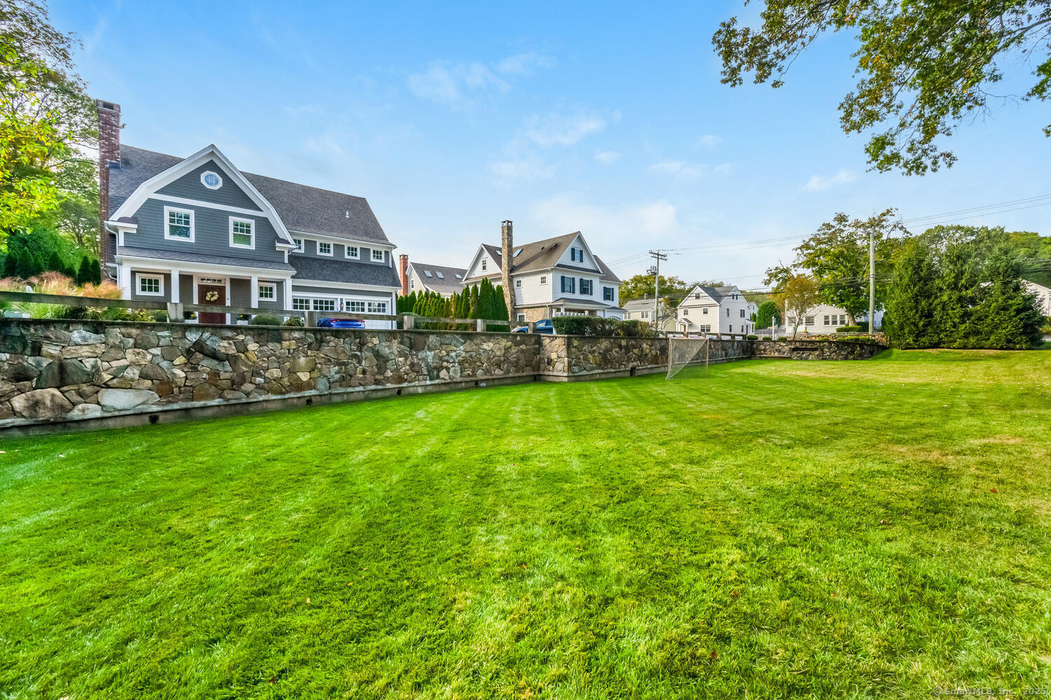 333 West Avenue, Unit 3 Darien, CT 06820 - Photo 34 of 38 a front view of a house with garden