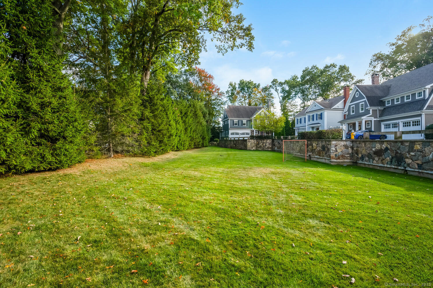 333 West Avenue, Unit 3 Darien, CT 06820 - Photo 35 of 38 a view of a house with a big yard