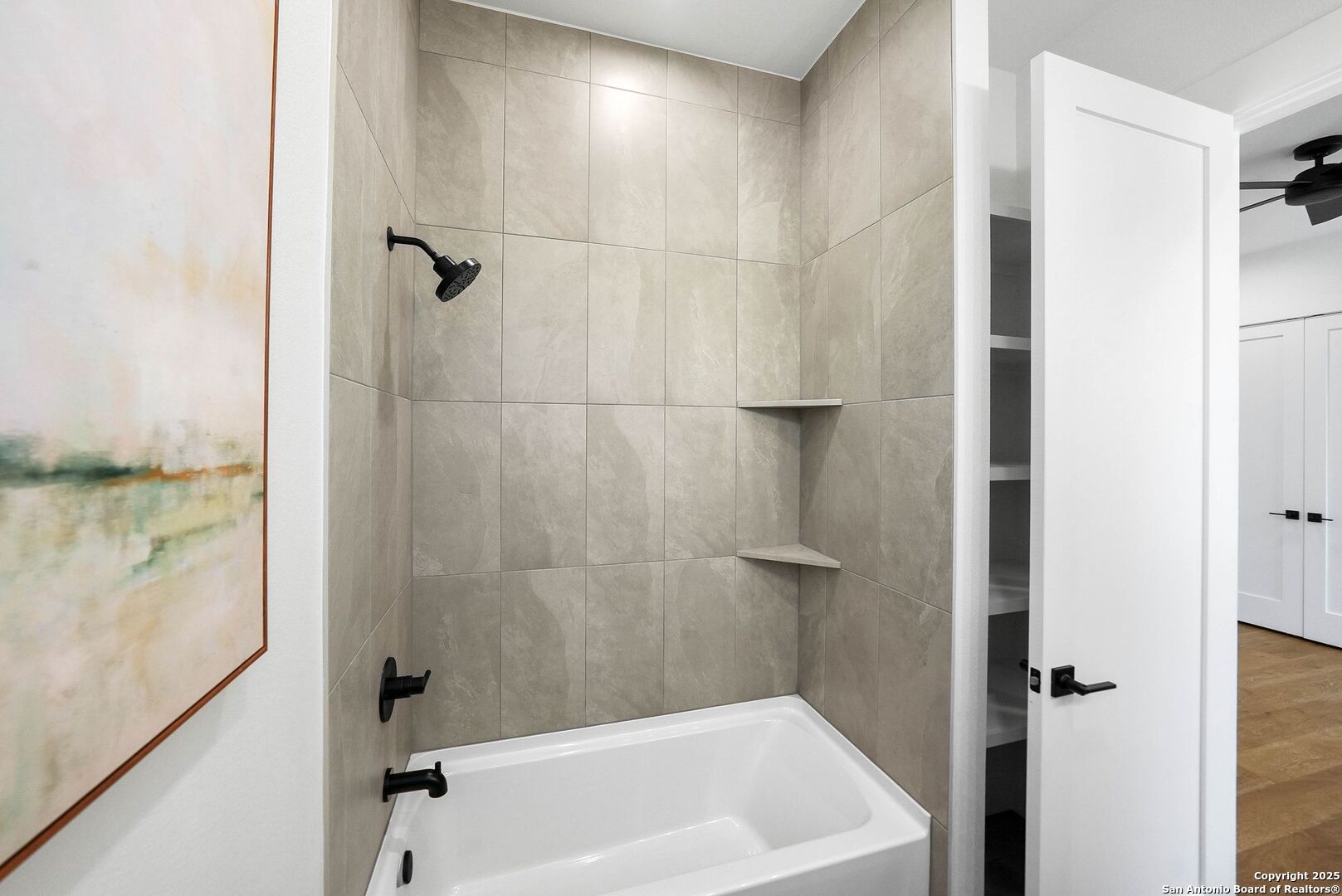 414 Rio Azul Drive Pipe Creek, TX 78063 - Photo 37 of 51 a bathroom with a bathtub