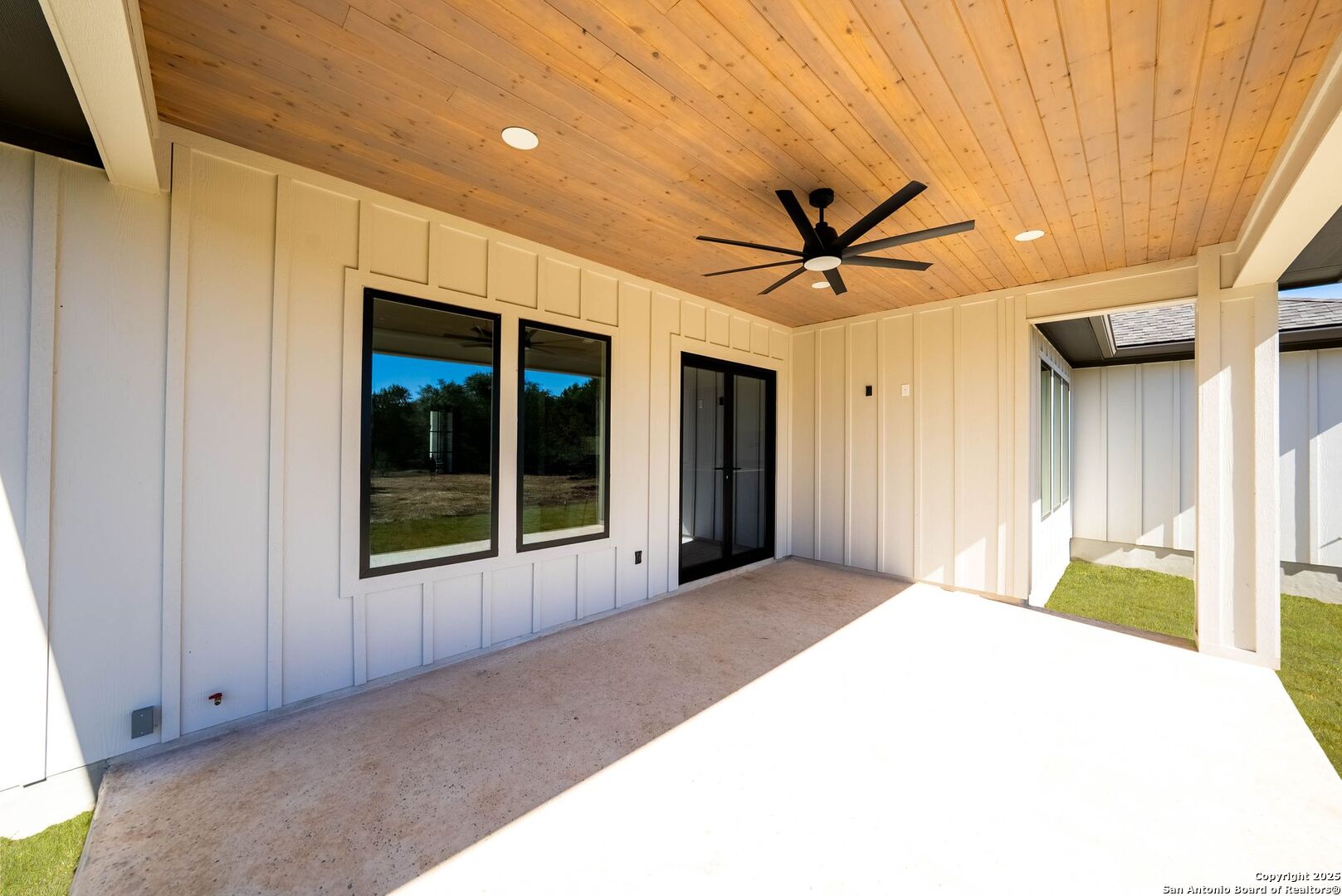 414 Rio Azul Drive Pipe Creek, TX 78063 - Photo 47 of 51 a view of a livingroom with a ceiling fan and window