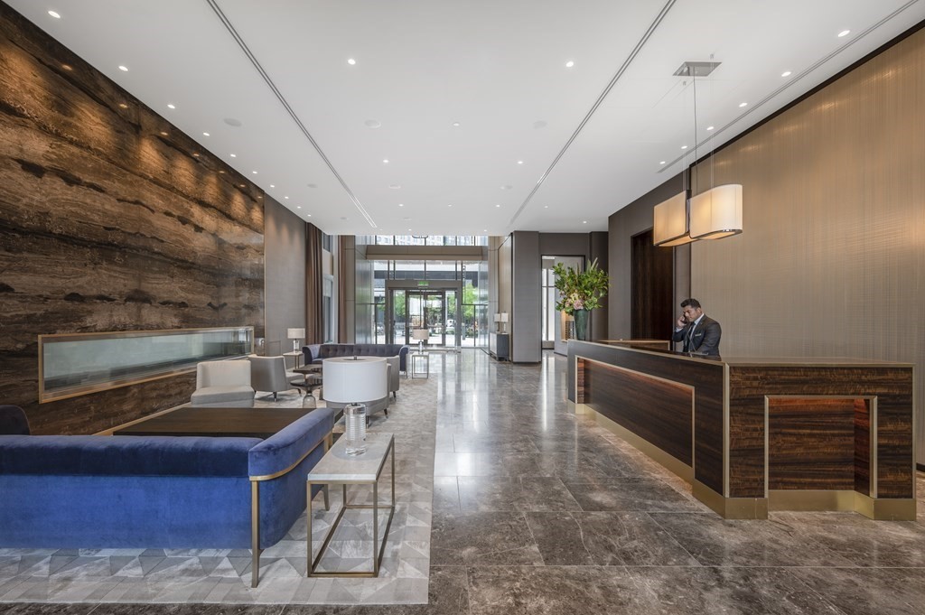 133 Seaport Boulevard, Unit 823 Boston, MA 02210 - Photo 16 of 30 a dining room with furniture