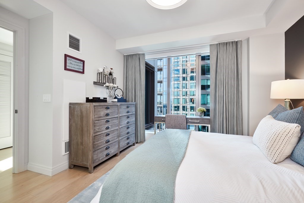 133 Seaport Boulevard, Unit 823 Boston, MA 02210 - Photo 7 of 30 a bedroom with a bed and a window
