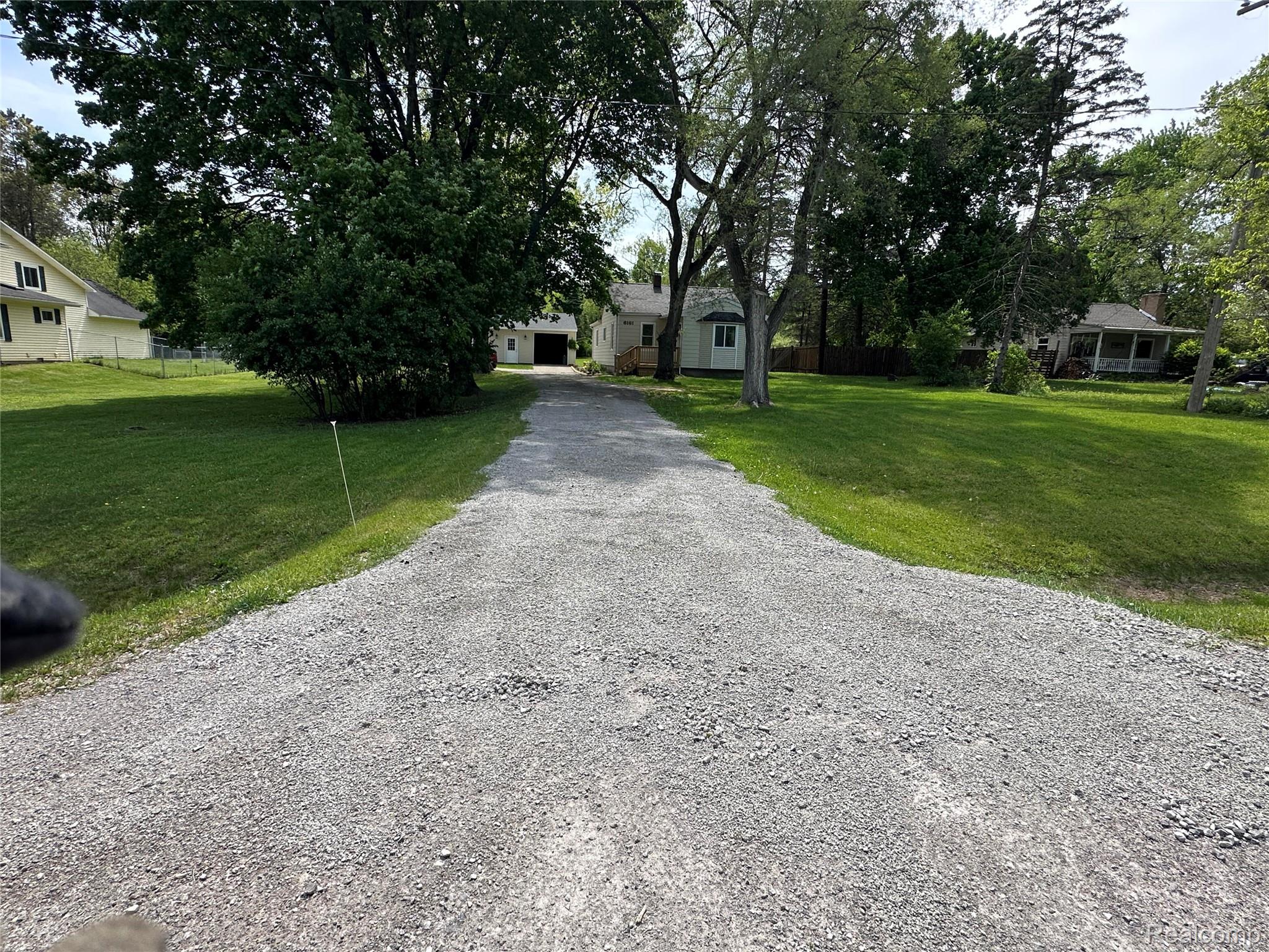 6161 East River Road Flushing, MI 48433 - Photo 4 of 62 04_beyc6a1380af1978f.jpg