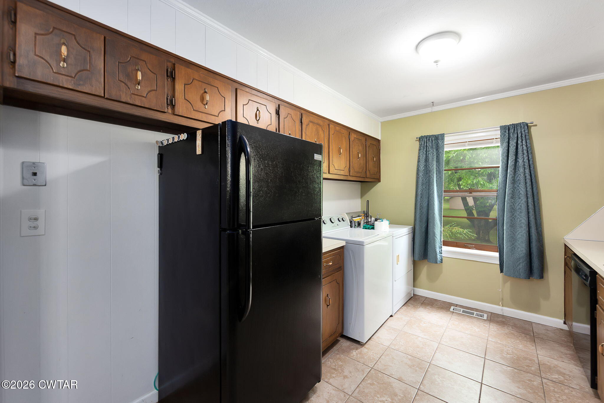 118 Radio Road Jackson, TN 38301 - Photo 10 of 22 a kitchen with stainless steel appliances granite countertop a refrigerator and a sink