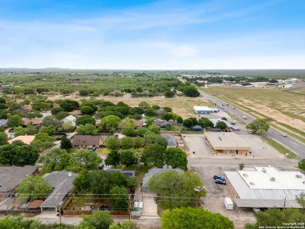 $1,900 | 109 Weeping Willow, Uvalde, TX 78801