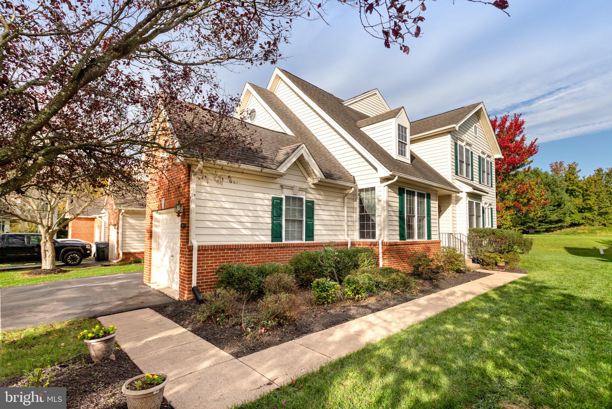 3 lvl townhome with golf views!