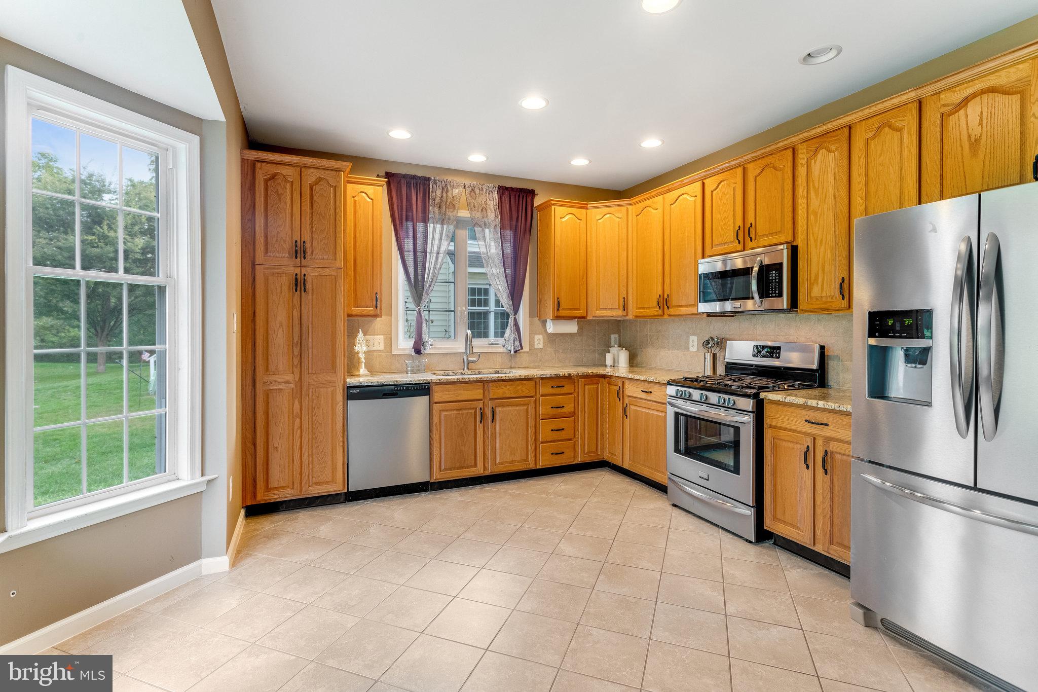 5608 Wheelwright Way Haymarket, VA 20169 - Photo 11 of 88 Ample cabinetry