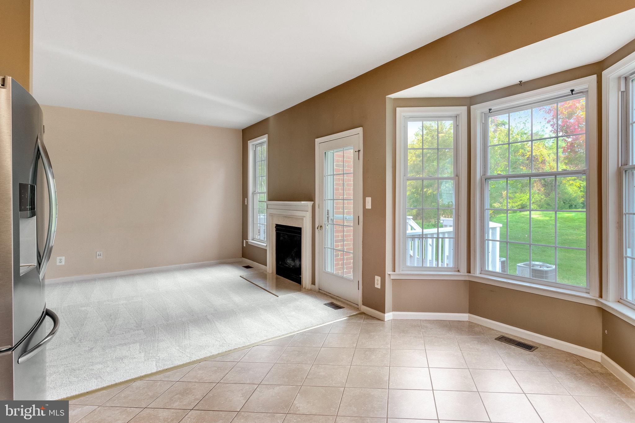 5608 Wheelwright Way Haymarket, VA 20169 - Photo 12 of 88 Breakfast room w/view to family room