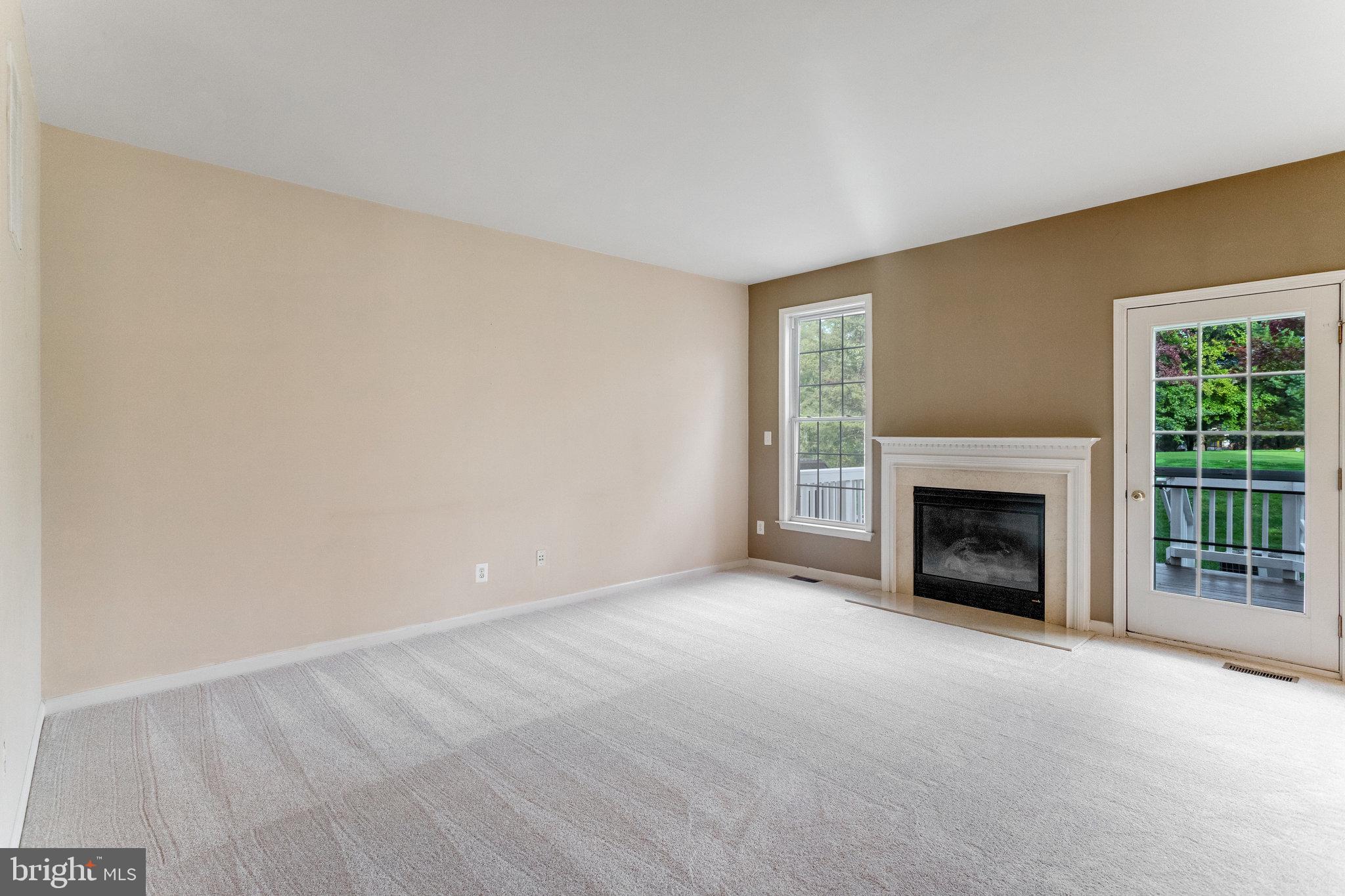 5608 Wheelwright Way Haymarket, VA 20169 - Photo 13 of 88 Family room w/gas fireplace