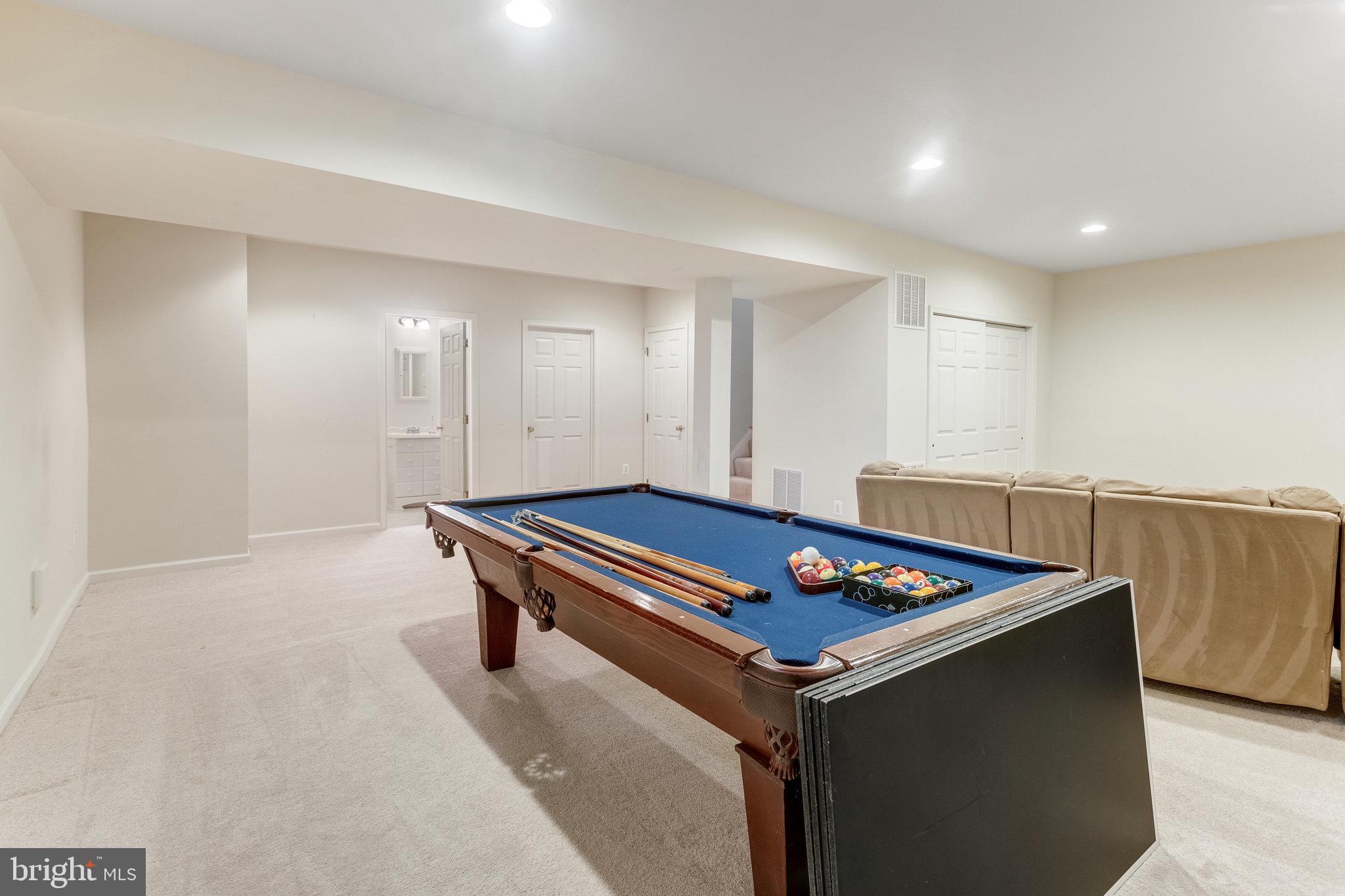 5608 Wheelwright Way Haymarket, VA 20169 - Photo 33 of 88 Game/rec area - pool table conveys