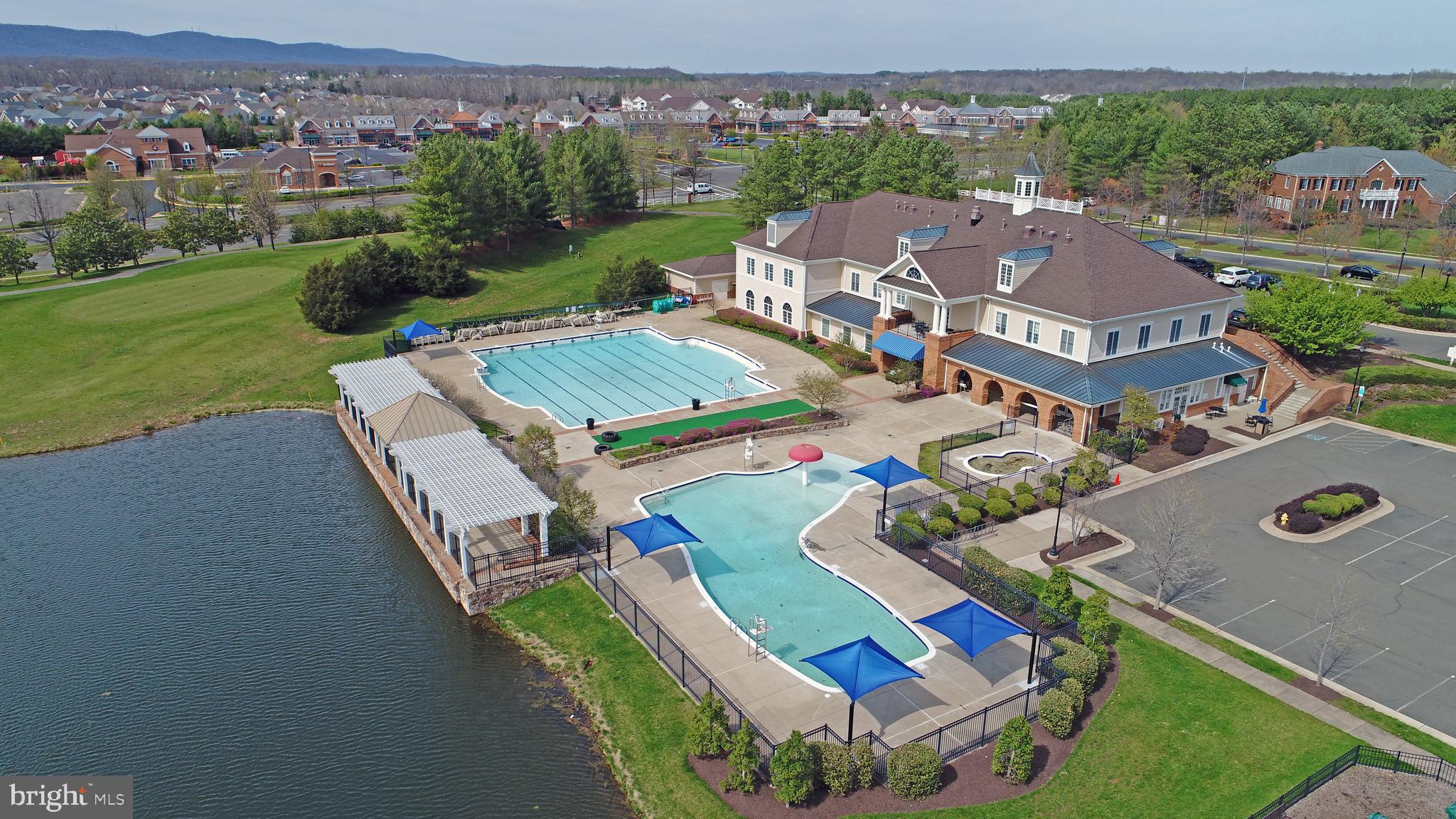5608 Wheelwright Way Haymarket, VA 20169 - Photo 53 of 88 Club pool and sports pavilion