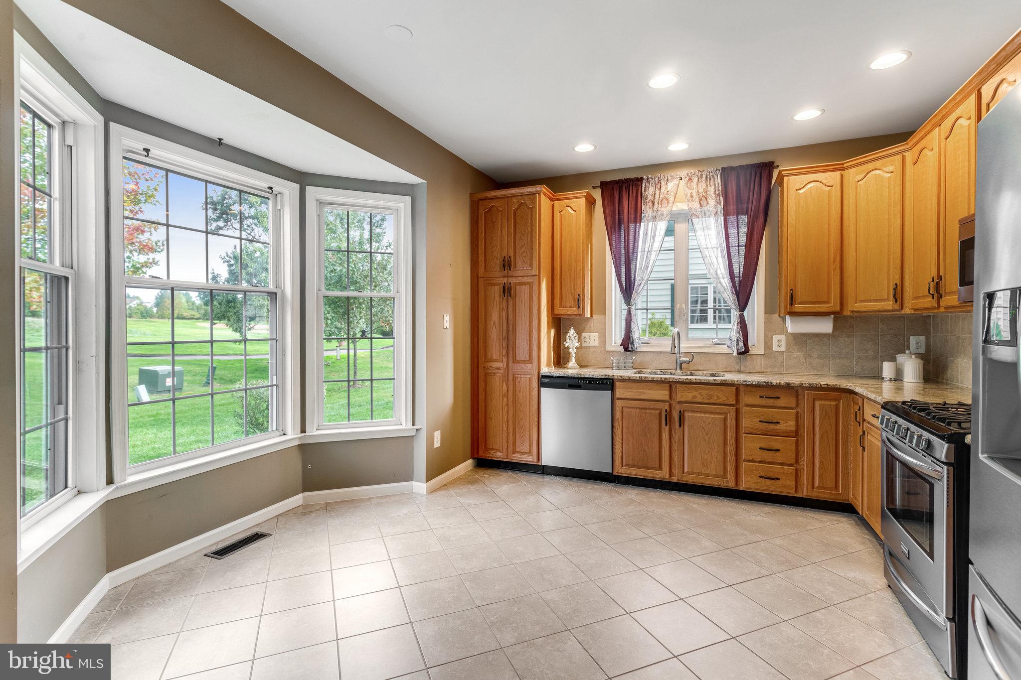 5608 Wheelwright Way Haymarket, VA 20169 - Photo 10 of 88 Large bay window w/view to golf course