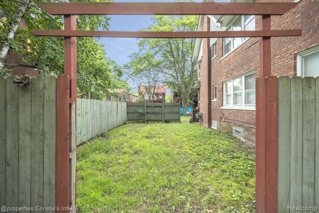 16581 Baylis Street Detroit, MI 48221 - Photo 31 of 34