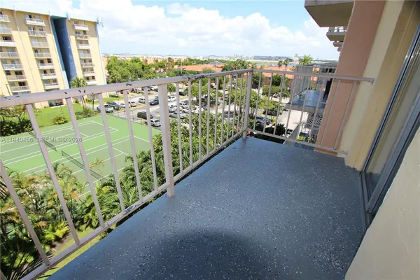 $1,775 | 4550 Northwest 9th Street, Unit 611E, Miami, FL 33126