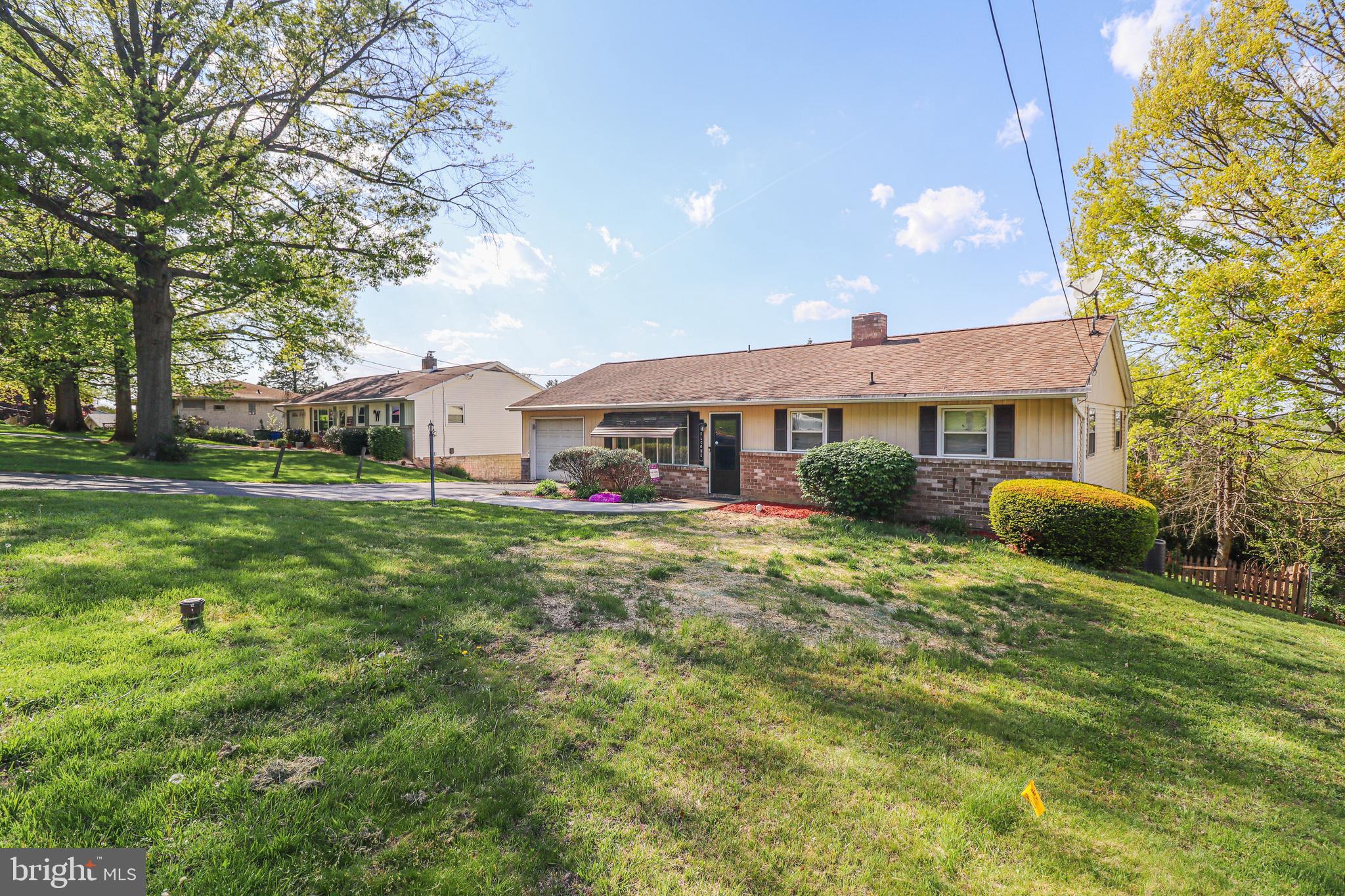 605 Norman Road York, PA 17406 - Photo 4 of 42