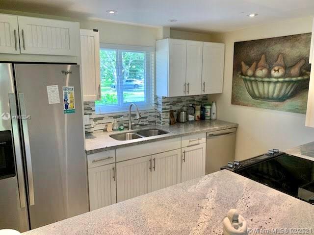 842 Southwest 9th St Circle, Unit 103 Boca Raton, FL 33486 - Photo 2 of 7