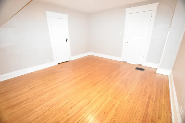 $1,300 | 338 Marion Avenue, Unit 2, Aurora, IL 60505