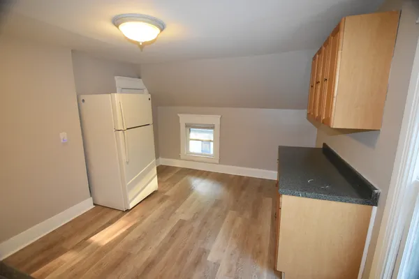 $1,300 | 338 Marion Avenue, Unit 2, Aurora, IL 60505