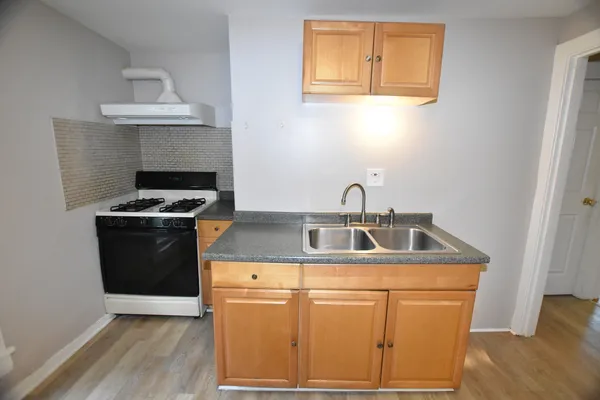 $1,300 | 338 Marion Avenue, Unit 2, Aurora, IL 60505