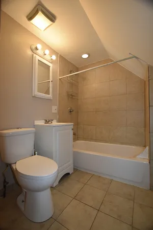 $1,300 | 338 Marion Avenue, Unit 2, Aurora, IL 60505