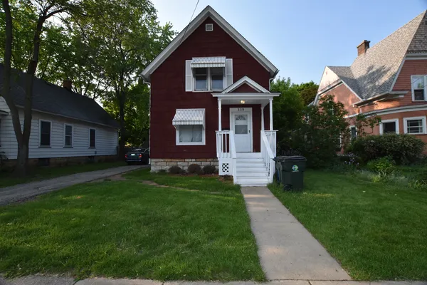 $1,300 | 338 Marion Avenue, Unit 2, Aurora, IL 60505