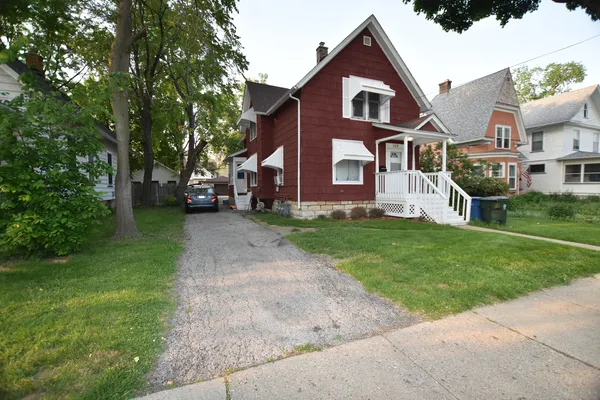 $1,300 | 338 Marion Avenue, Unit 2, Aurora, IL 60505