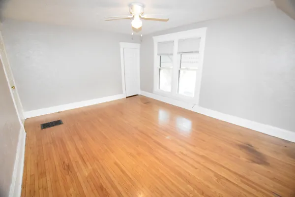 $1,300 | 338 Marion Avenue, Unit 2, Aurora, IL 60505
