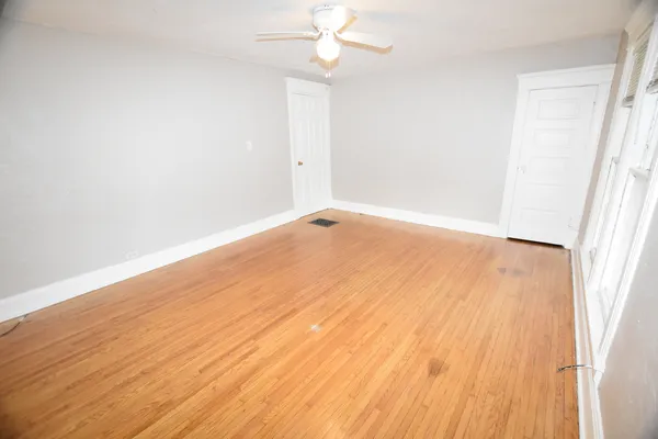 $1,300 | 338 Marion Avenue, Unit 2, Aurora, IL 60505