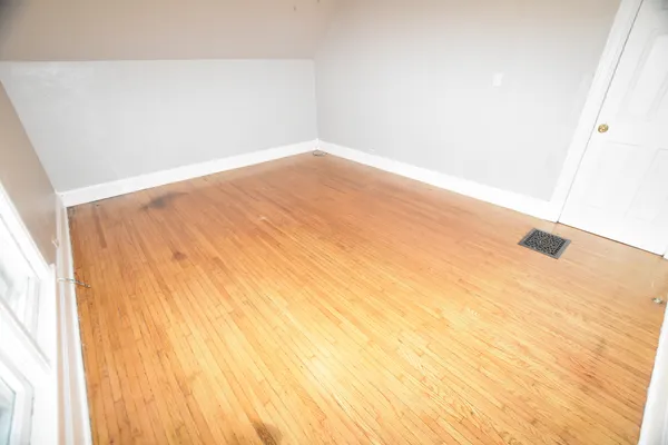 $1,300 | 338 Marion Avenue, Unit 2, Aurora, IL 60505