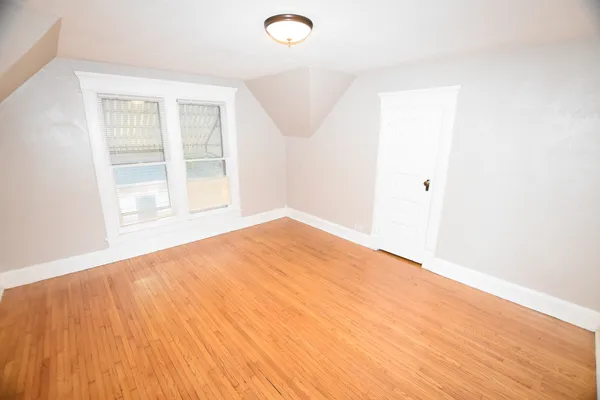 $1,300 | 338 Marion Avenue, Unit 2, Aurora, IL 60505