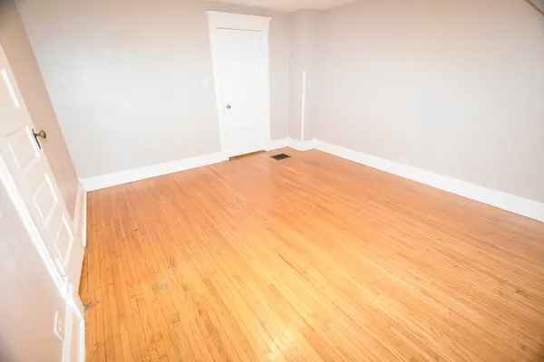 $1,300 | 338 Marion Avenue, Unit 2, Aurora, IL 60505