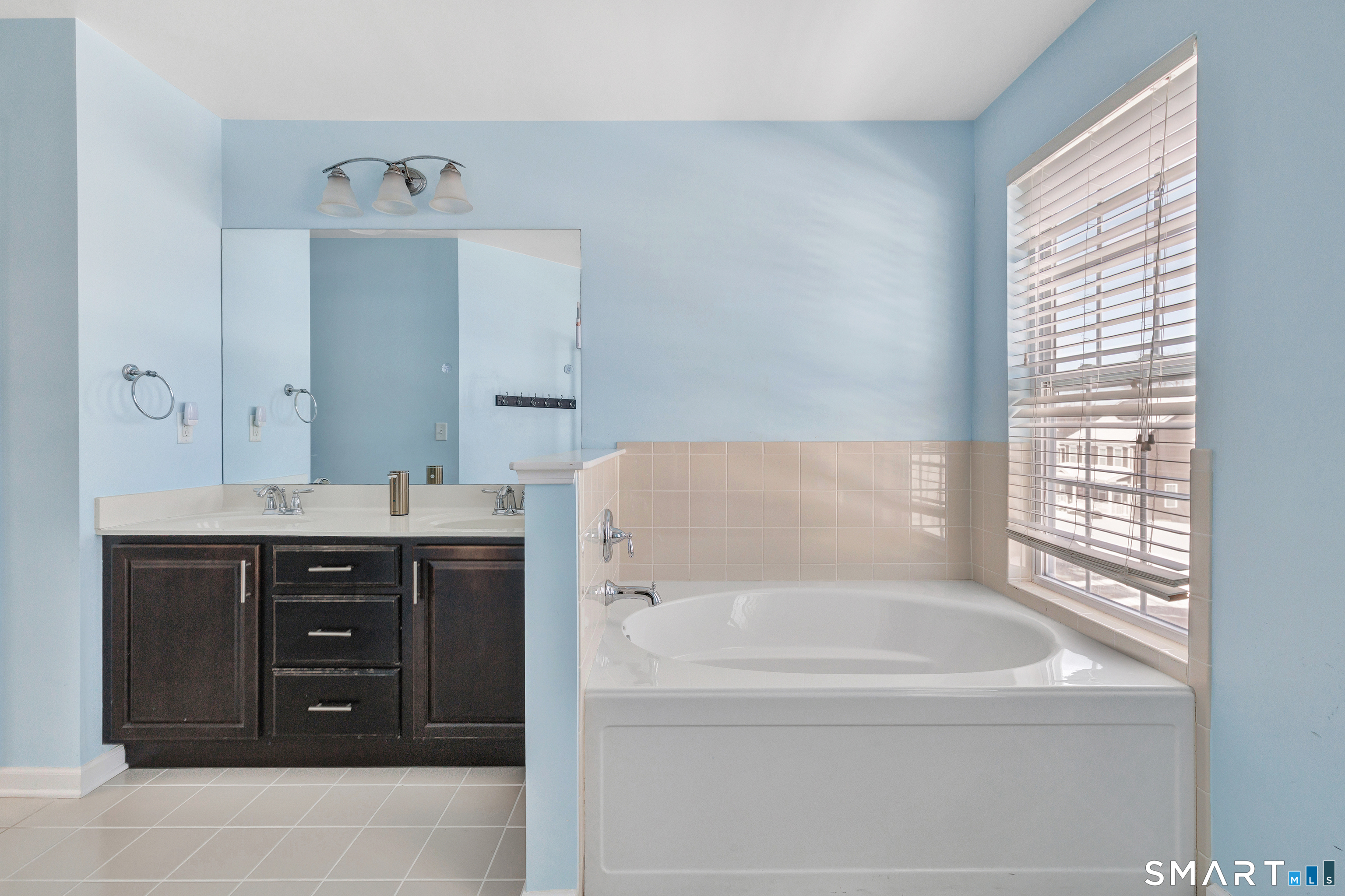 9 Fox Run Lane Seymour, CT 06483 - Photo 21 of 39 a bathroom with a bathtub sink and mirror