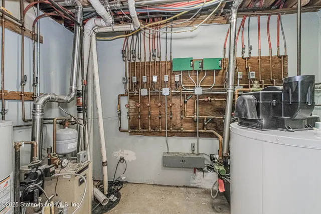 $2,050,000 | 72 Giegerich Avenue | Tottenville