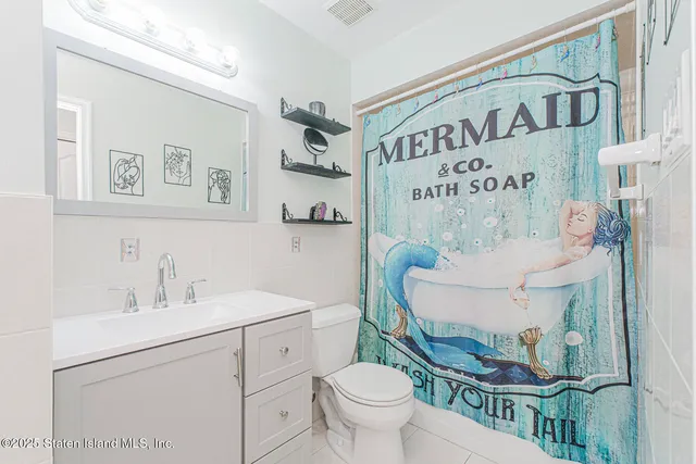 $2,050,000 | 72 Giegerich Avenue | Tottenville