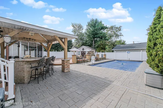 $2,050,000 | 72 Giegerich Avenue | Tottenville