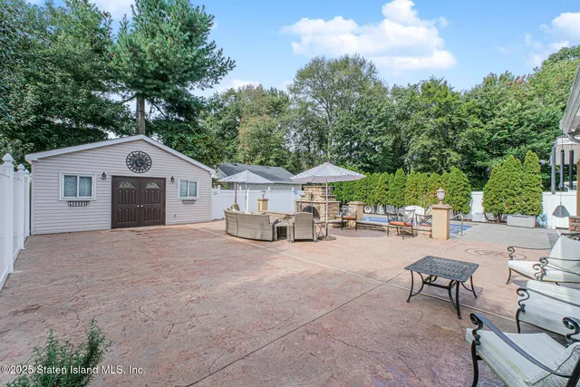 $2,050,000 | 72 Giegerich Avenue | Tottenville