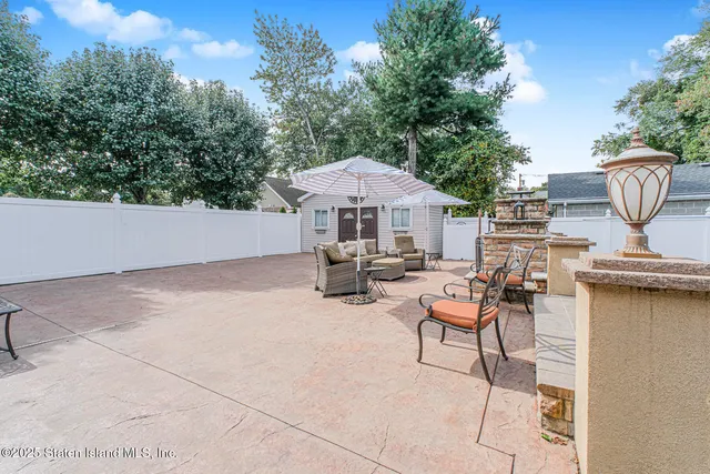 $2,050,000 | 72 Giegerich Avenue | Tottenville