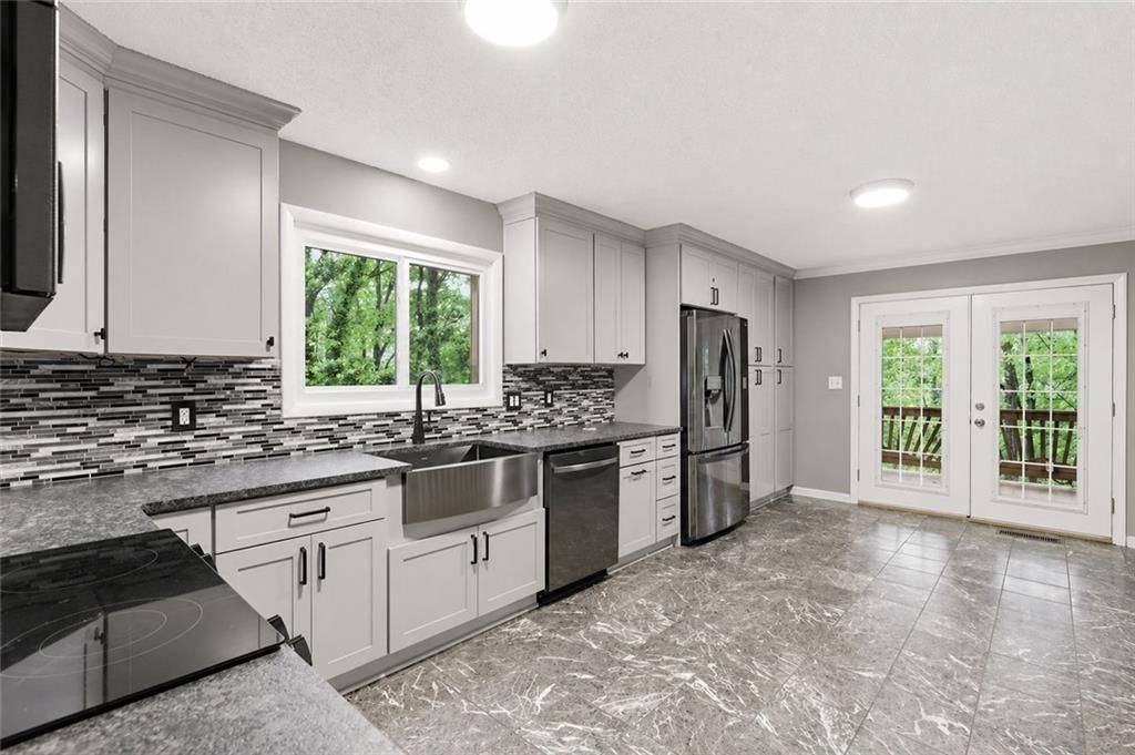 9485 Martin Road Roswell, GA 30076 - Photo 8 of 51