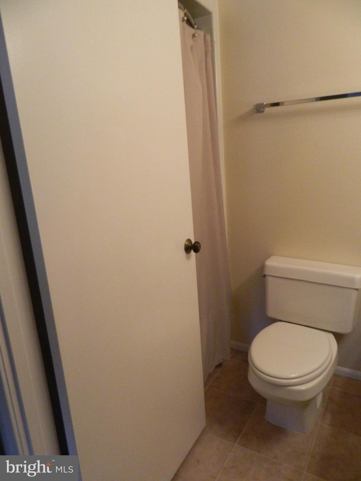 15100 Interlachen Drive, Unit 4521 Silver Spring, MD 20906 - Photo 24 of 27 Second Full Bath with Tub