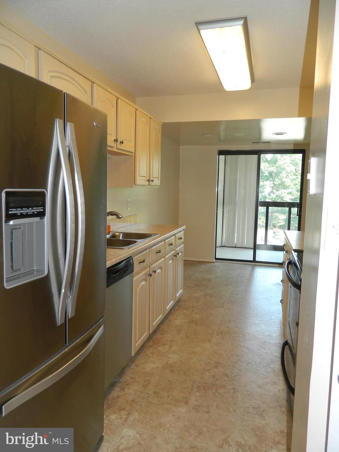 15100 Interlachen Drive, Unit 4521 Silver Spring, MD 20906 - Photo 10 of 27 Table space Kitchen