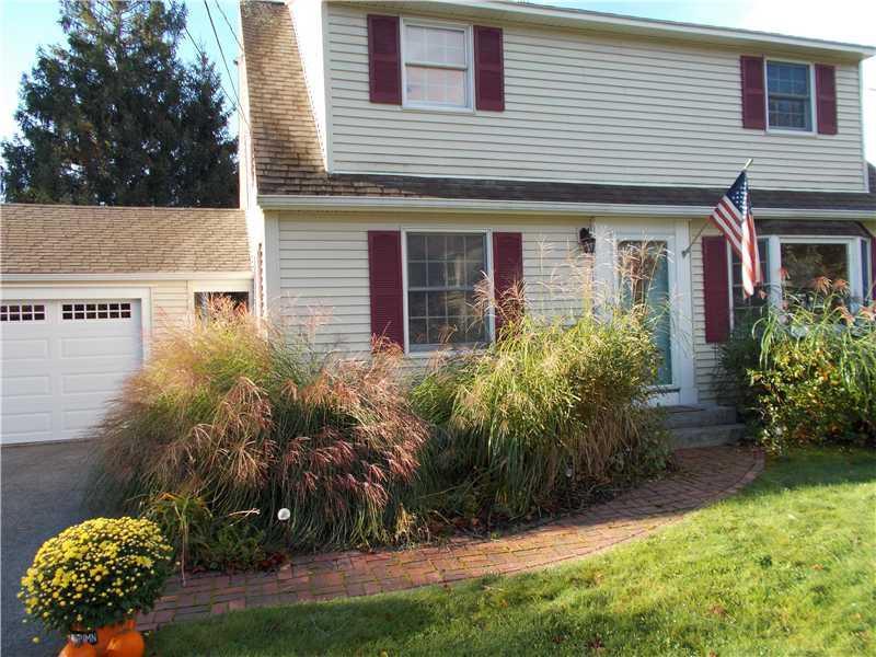 29 Phillips Road Falmouth, ME 04105 - Photo 1 of 19 Exterior Front.
