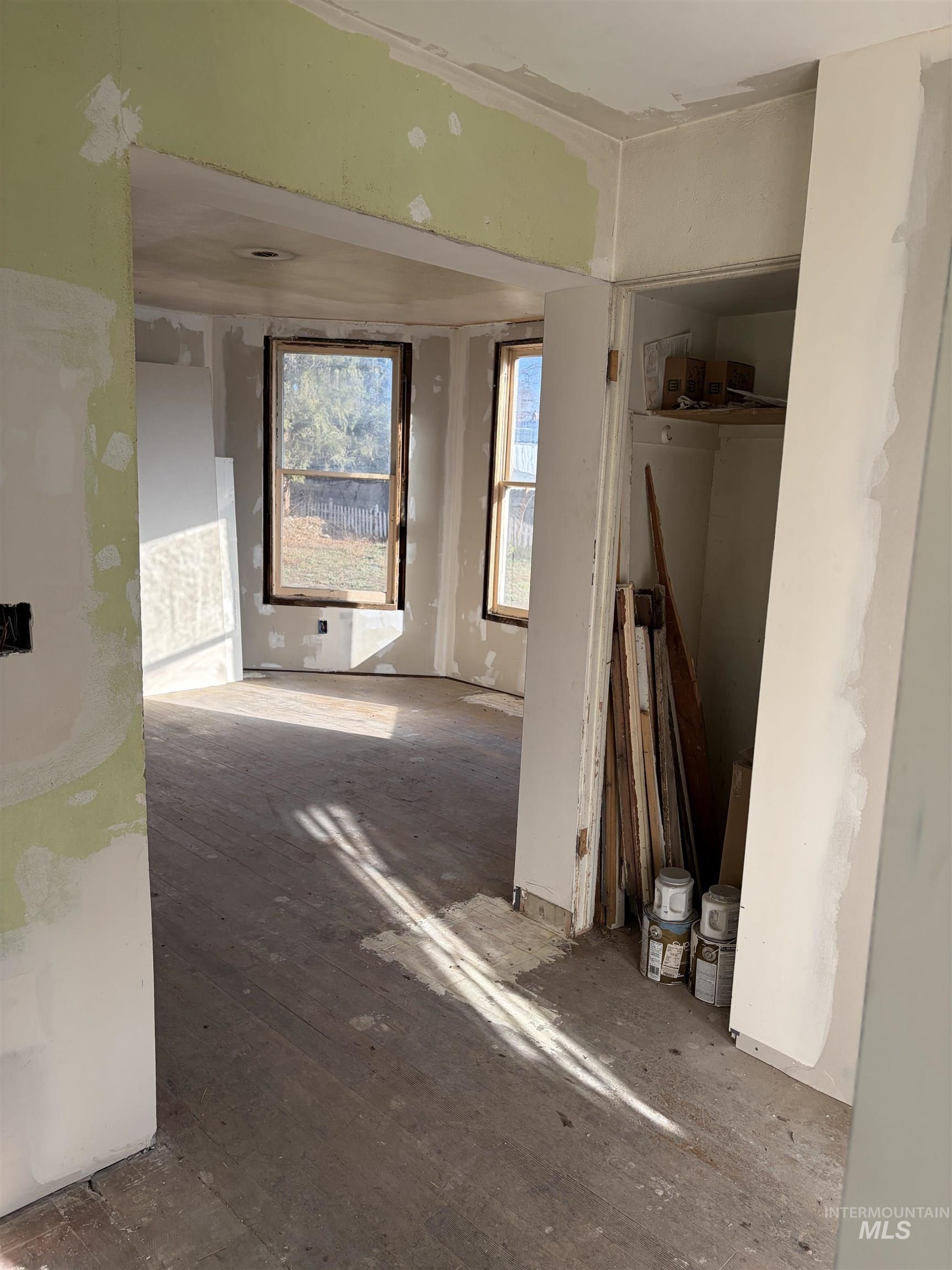 308 East Park Street Weiser, ID 83672 - Photo 14 of 50 View of hallway