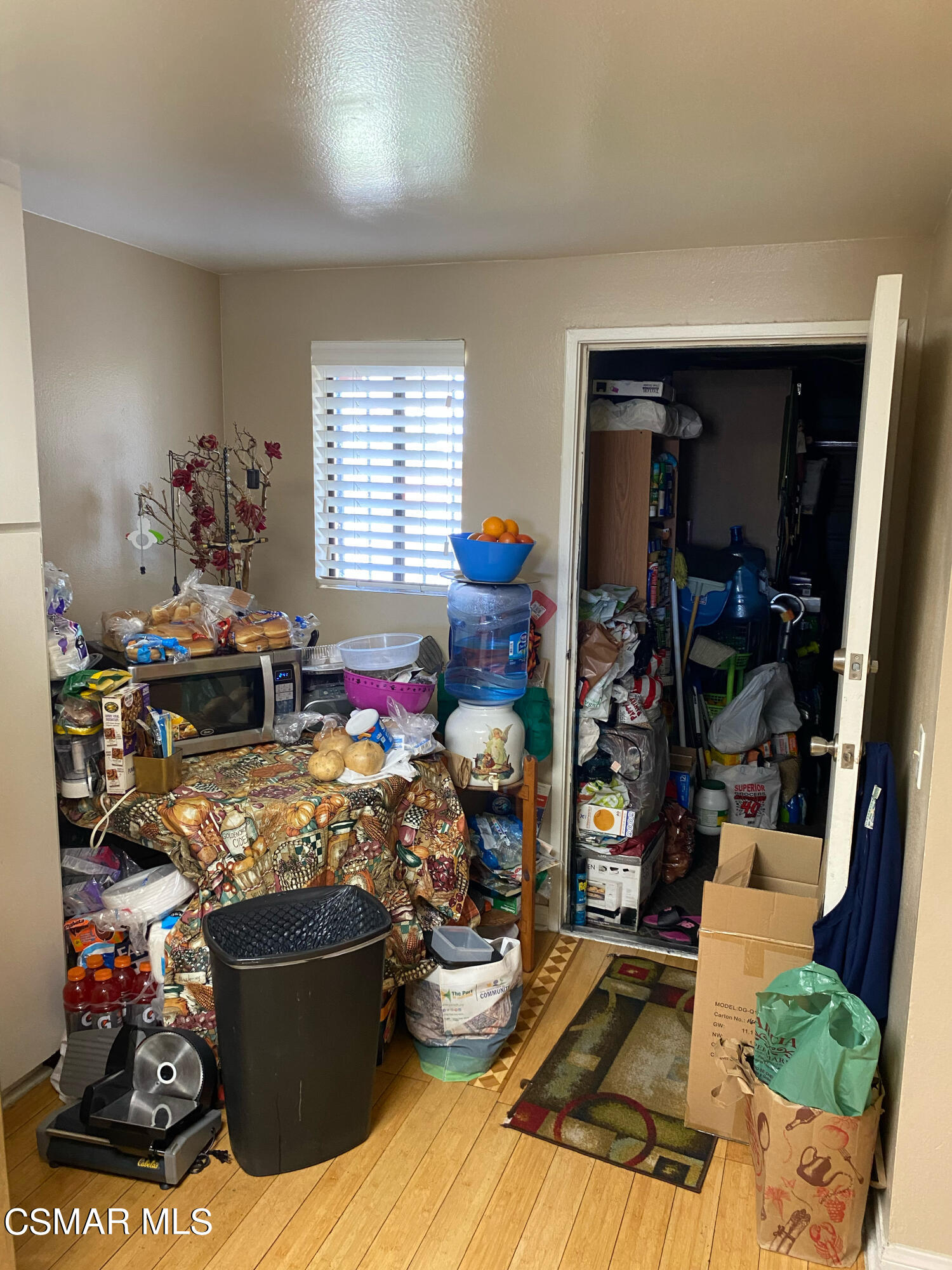 5111 Perkins Road, Unit 4 Oxnard, CA 93033 - Photo 7 of 17 a living room filled with furniture and a potted plant