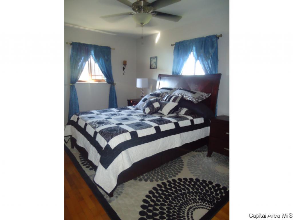 12667 Manning Road Glenarm, IL 62536 - Photo 4 of 19